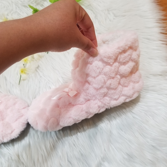 Slippers Boots Color Pink New Never Used, they do not have SIZE but Runs SIZE S - Picture 4 of 11